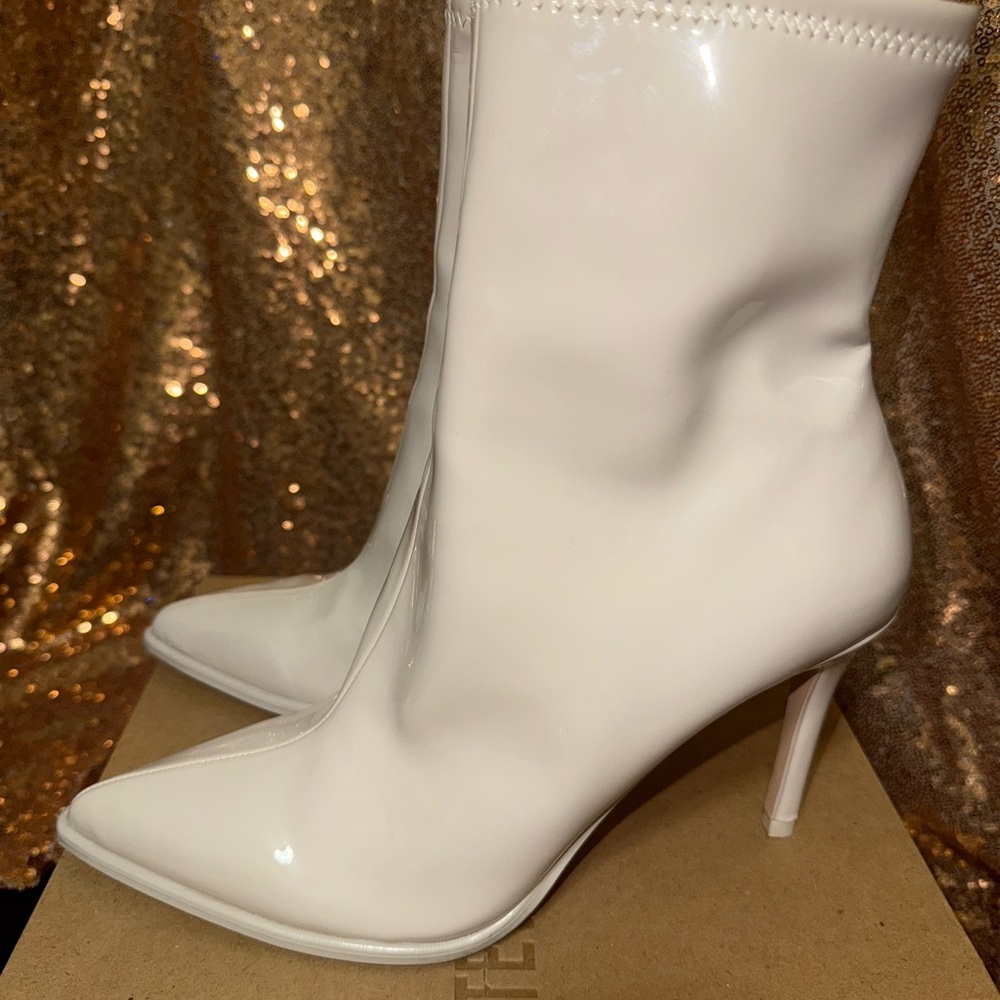 Steve Madden Kambie Boots (Bone)
